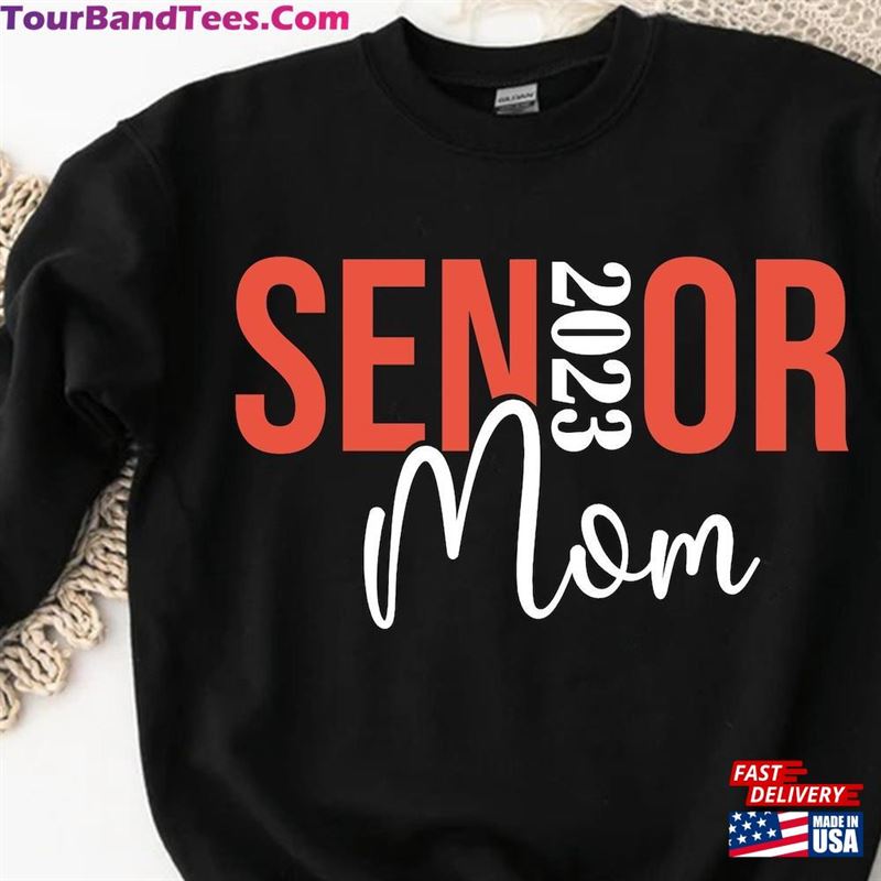 Senior Mom Sweatshirt Family Matching Graduation Sweater Graduate Apparel Unisex T-Shirt 29Uf191807 – Utopia Fashion