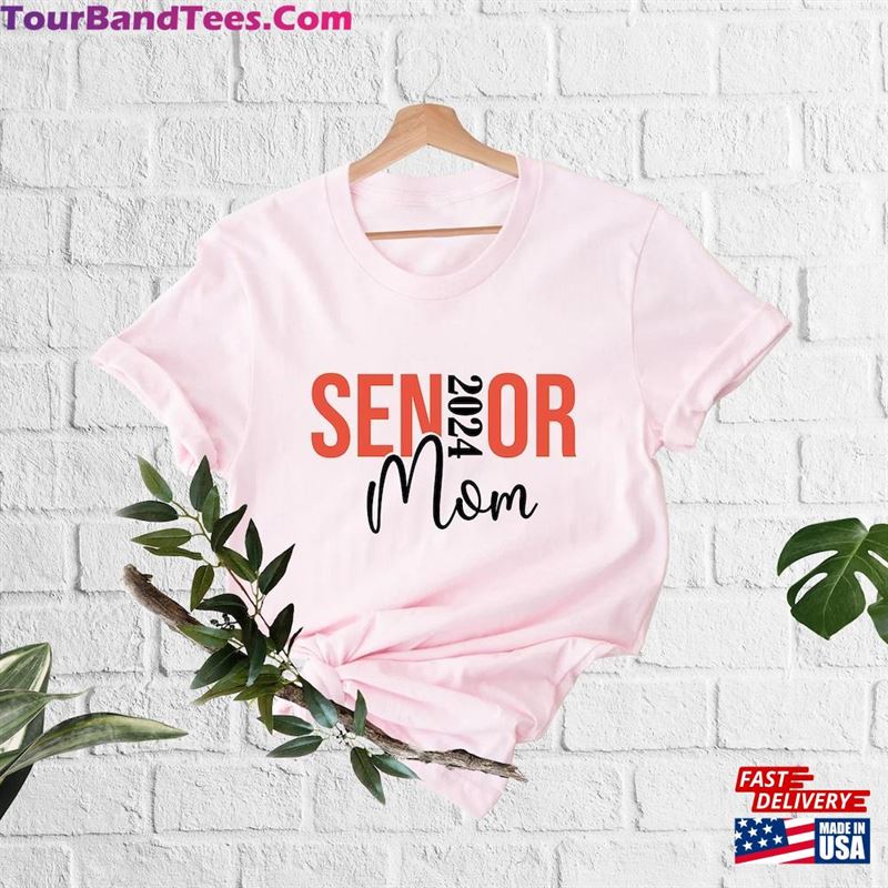 Senior Mom T-Shirt Family Matching Graduation Shirts Graduate Shirt Unisex Hoodie 29Uf207006 – Utopia Fashion