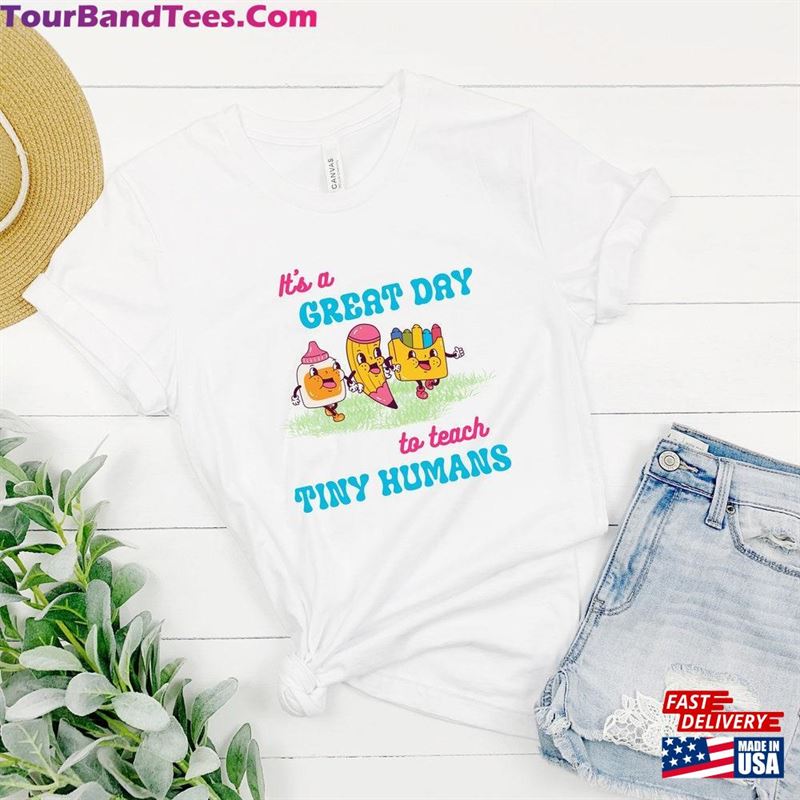 Teacher Appreciation Week Gifts For Preschool Kindergarten Teachers Retro Tees Its A Great Day To Teach Tiny Humans Vintage Cartoon Shirt Unisex Classic 29Uf206565 – Utopia Fashion