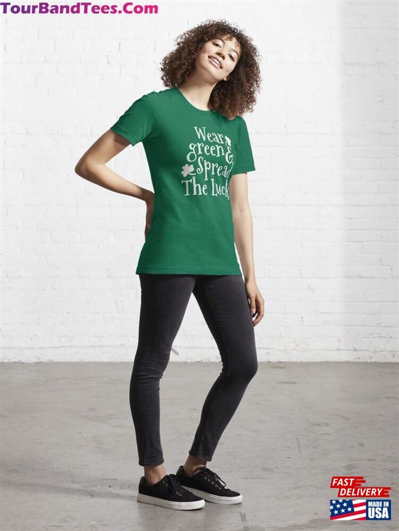 Wear Green And Spread The Luck Essential T-Shirt Sweatshirt Classic 29Uf192919 – Utopia Fashion